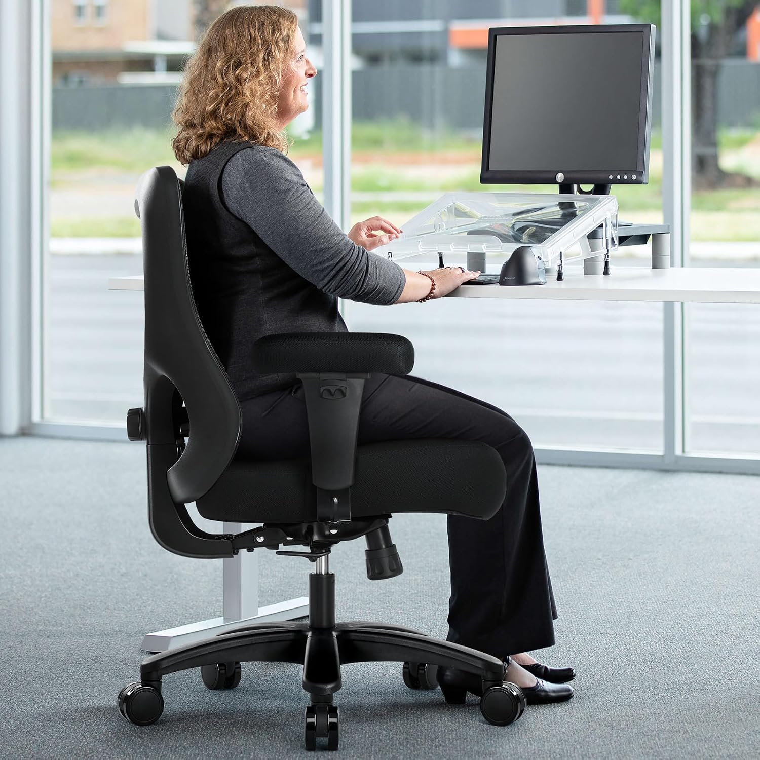 Big and Tall Office Desk Chair 500lbs, Ergonomic Heavy Duty Mesh Desk Chair, Executive Swivel Task Computer Chairs for Home Office, Adjustable Lumbar Support and Armrests (Black)