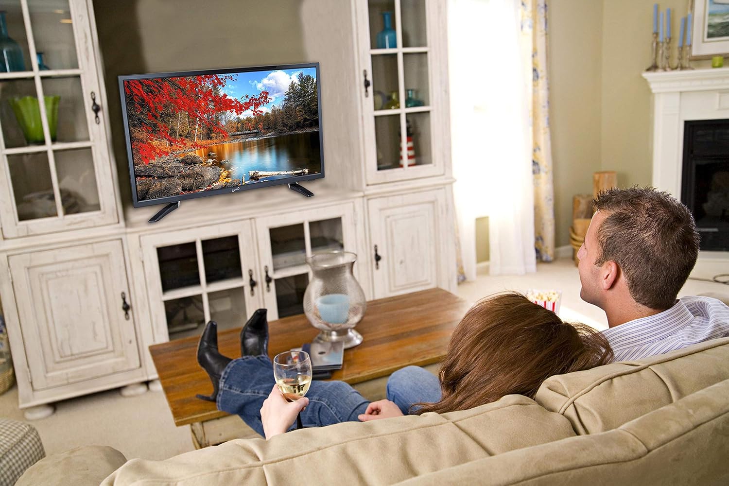 Supersonic SC-2411 23.6' DLED HDTV with Built-in Dual Tuners, HDMI Input, 1080p Resolution, 178° Viewing Angle, USB Compatible, Remote Control and AC/DC Compatibility