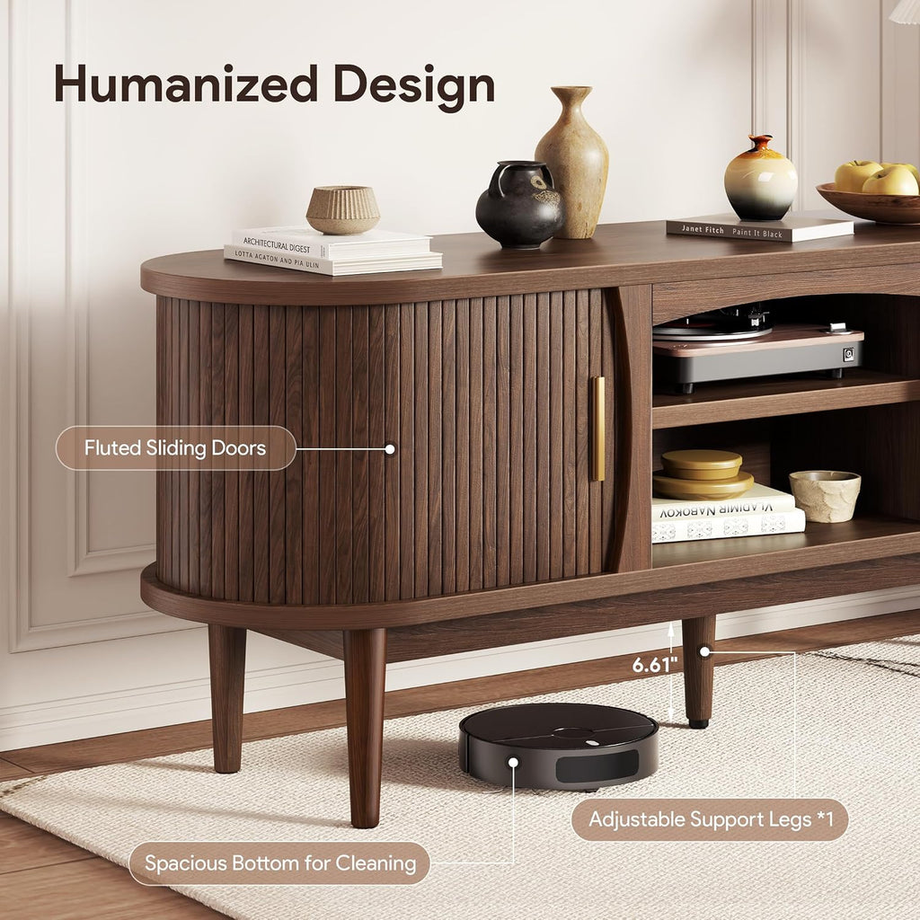 Decofy Mid Century TV Stand for TVs up to 65 Inches, Entertainment Center with Storage, Power Outlet, Fluted Sliding Doors & Adjustable Shelves, Modern Media TV Console Table for Living Room (Walnut)